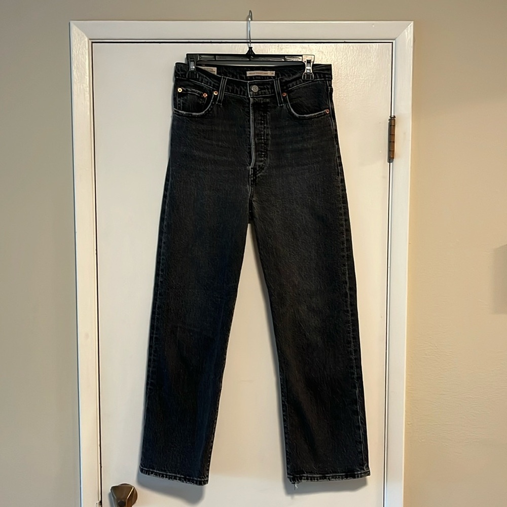 Levi’s High Waist, Straight Leg, Ankle Length Ribcage Jean. Size 28 x 27